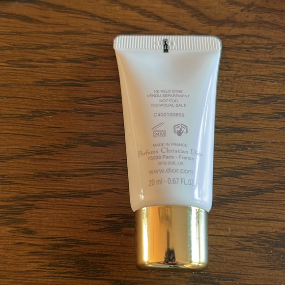 Dior Skincare and Fragrance Collection with drawstring pouch - Picture 7 of 8